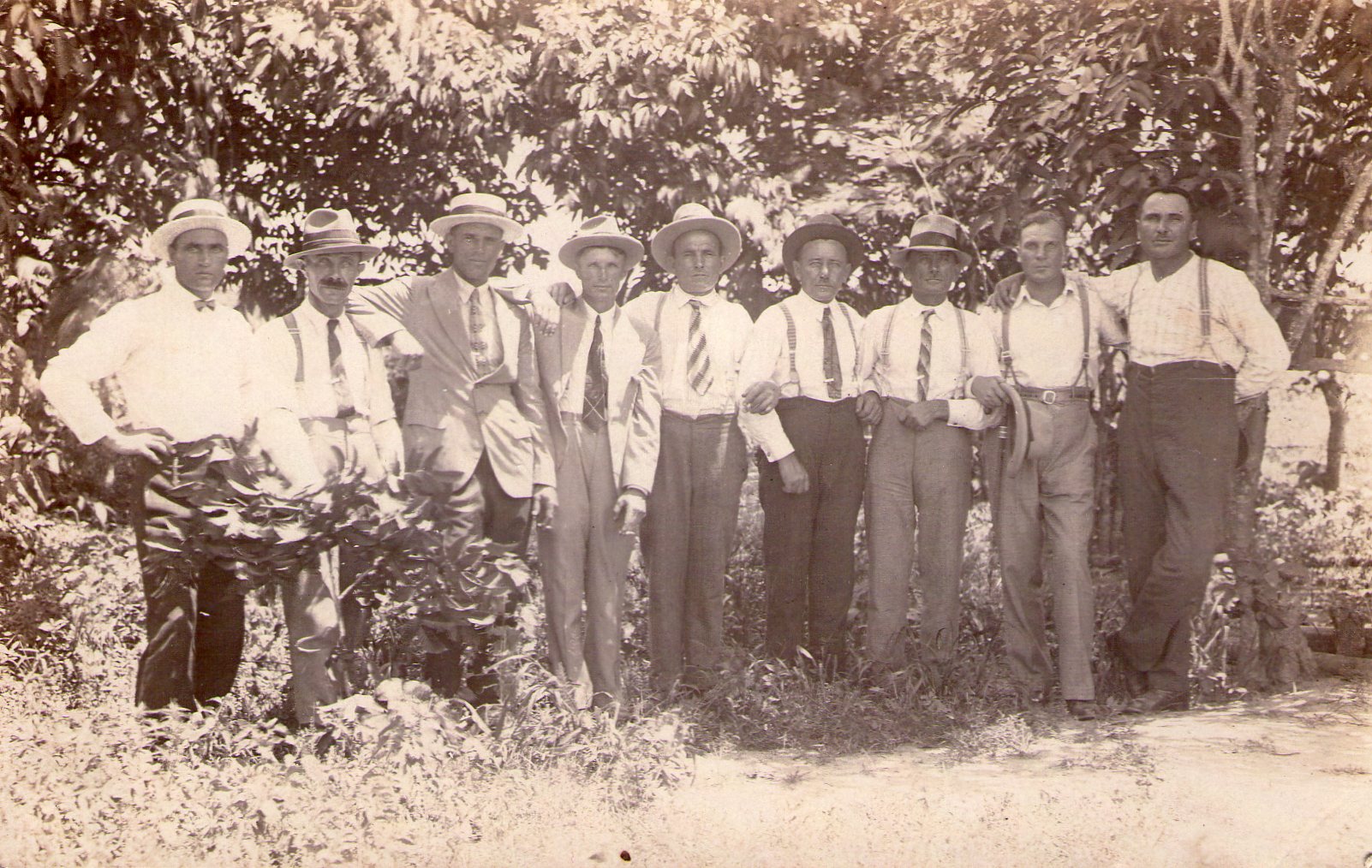 Antoni Zborowski w Ekwadorze pierwszy z prawej