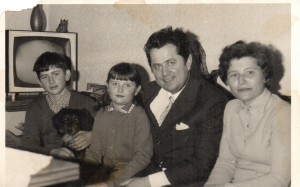 Jan Randysek z rodziną podarowane Antosi w 1975 roku